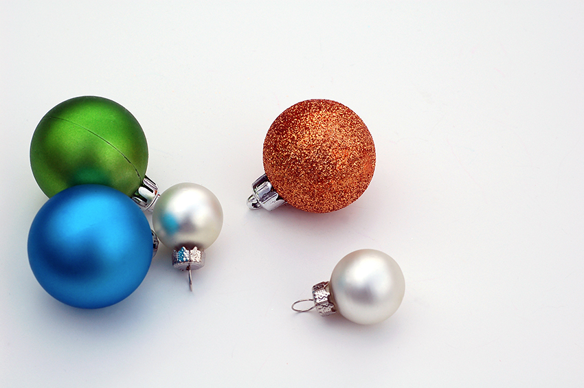 b2bcards corporate christmas eacrd ref:b2b-ecards-baubles-blue-brown-silver-green-805.jpg, Baubles, Blue,Brown,Silver,Green