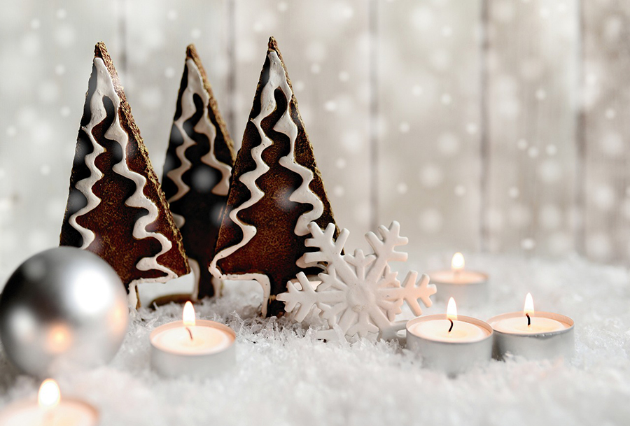 b2bcards corporate christmas eacrd ref:b2b23-xmas4.jpg, Christmas Tree,Candles, Brown,White