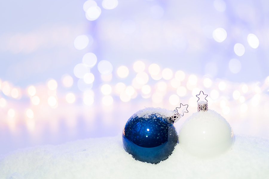 b2bcards corporate christmas eacrd ref:b2b23-xmas7.jpg, Baubles,Snow, Blue,White