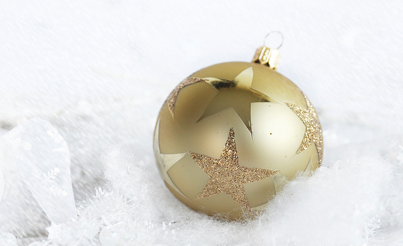 b2bcards corporate christmas eacrd ref:b2bcards-baubles-gold-snow.jpg, Baubles,Snow, Gold,White